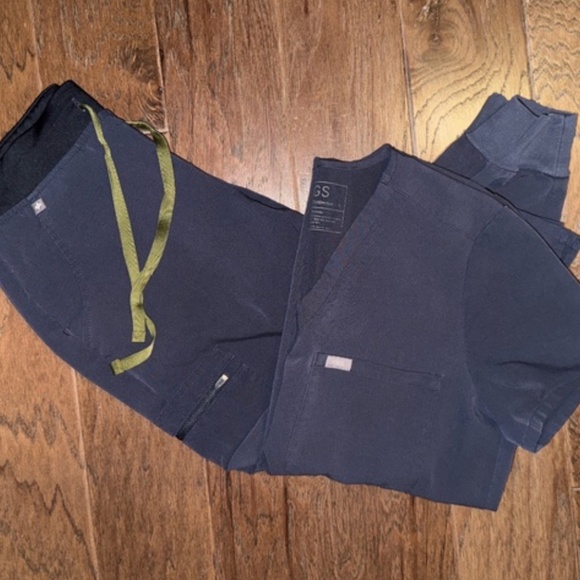Figs quiet navy small Catarina top and small petite Zamora joggers - Picture 1 of 1